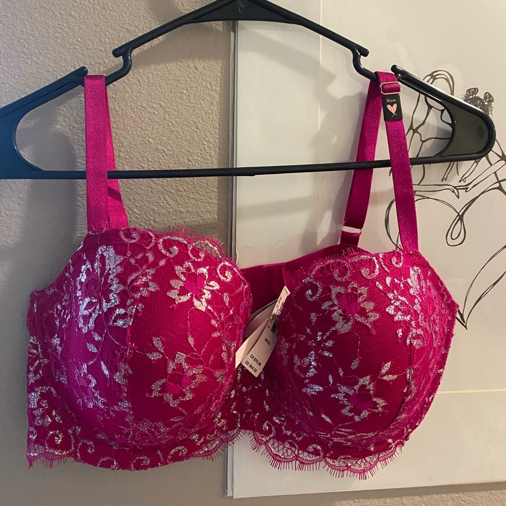 New with tags*.  Hot pink lace Victoria Secret bra
